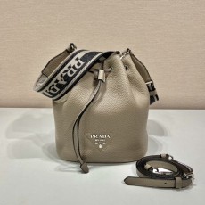 프라다 PRADA 비텔로 다이노 버킷 백